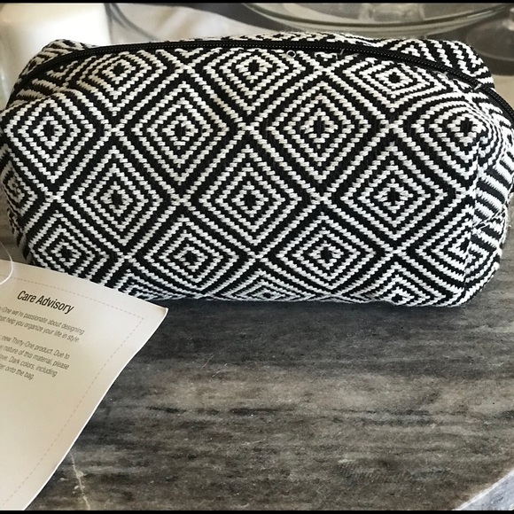 thirty-one Handbags - Uptown Mini Pouch by Thirtyone BRAND NEW! thirty-one Handbags - Uptown Mini Pouch by Thirtyone BRAND NEW!